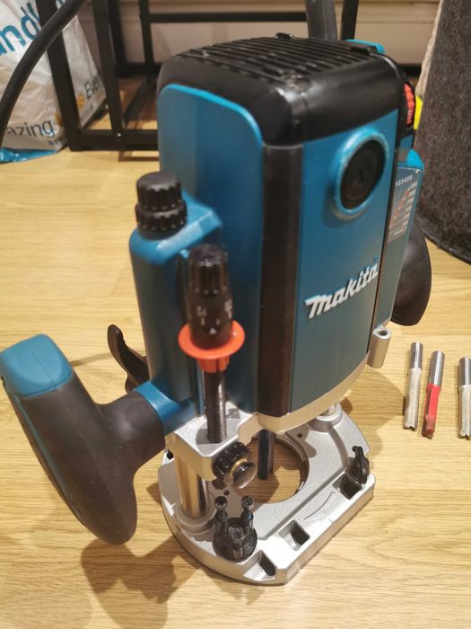 Оберфреза Макита фреза Makita Rp2301 с 6 НОЖА фрезера и куфар
