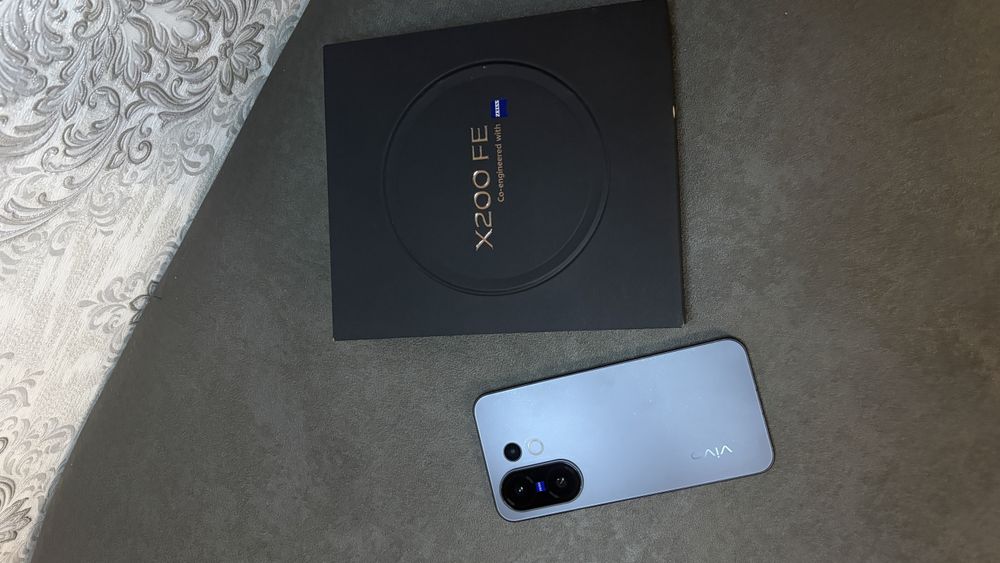 Продам телефон vivo x200 fe