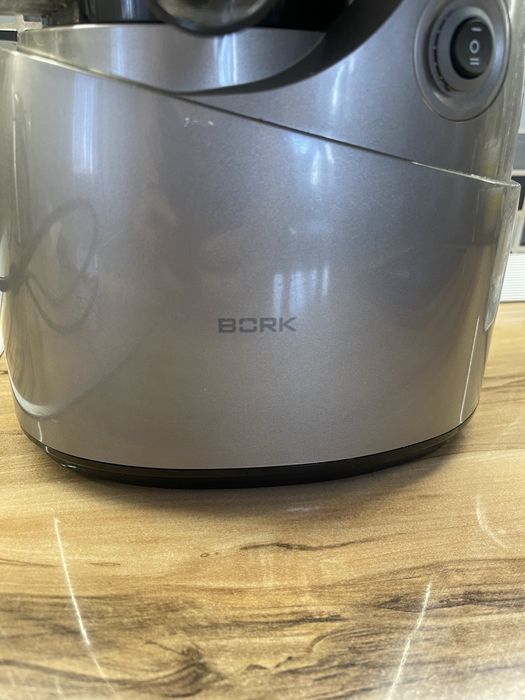 Шнековая соковыжималка BORK