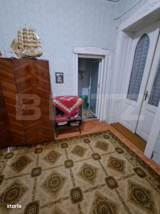 Casa de vanzare, 6 camere, 535 mp, zona Varias