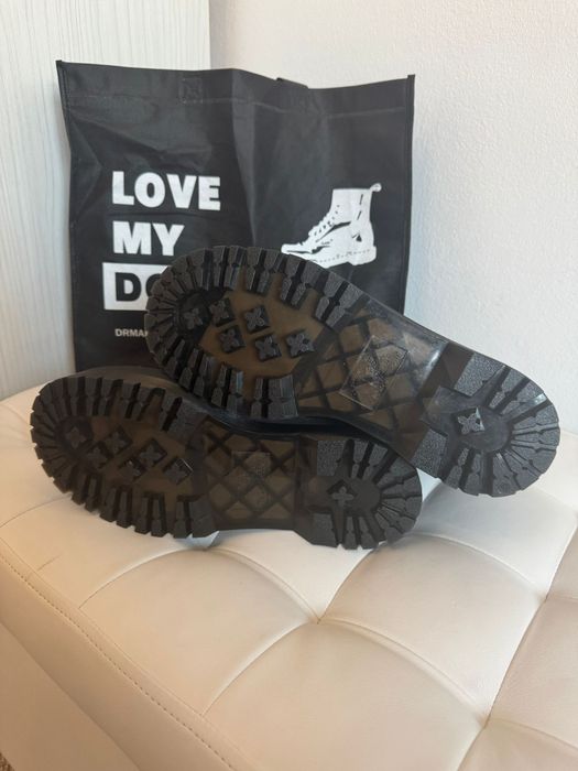 Vand bocanci Dr.Martens!