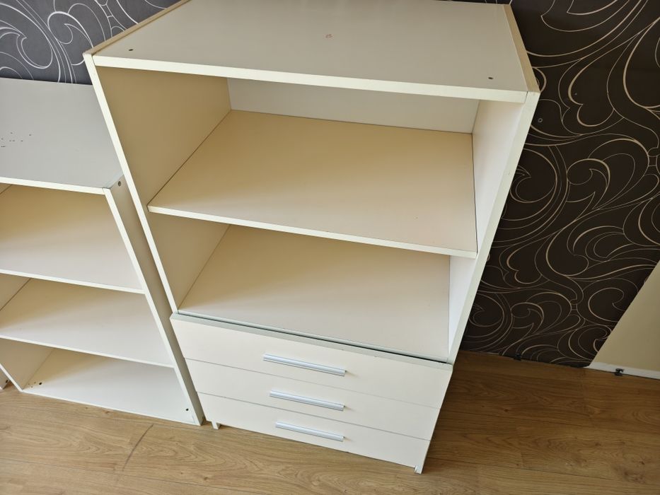 Продавам вграден гардероб на шкафове