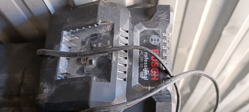 Продам зарядное устройство для Bosch