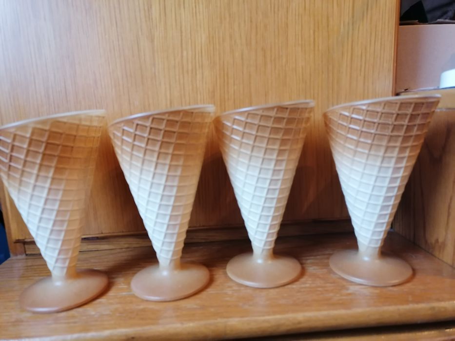 Set 4 cupe înghețată