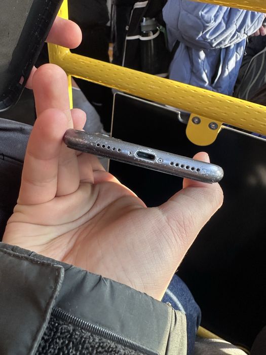 продам айфон 11 64гб 67акб