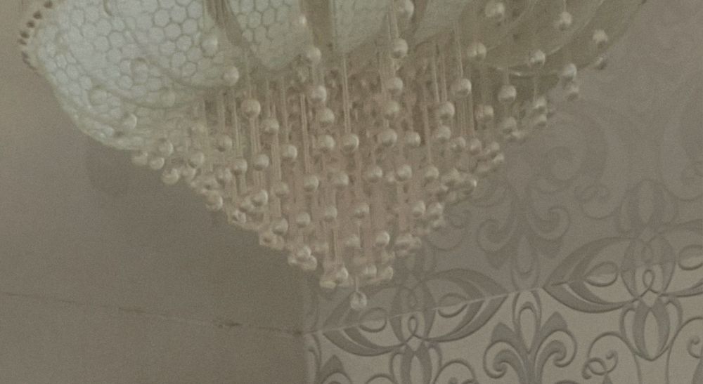 Продаю люстру в зал