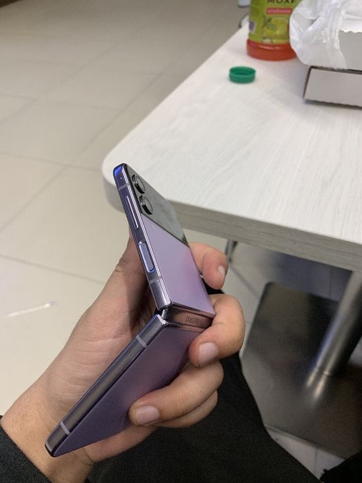Samsung Z Flip 4 128 gb каропкасымен