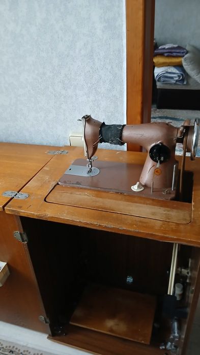 Швейная машина ножная