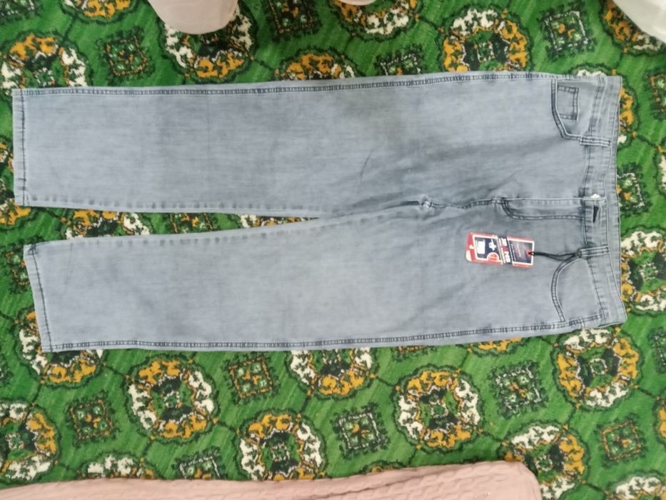 Kiyilmagan yangi yozlik jensi buryuk sotiladi