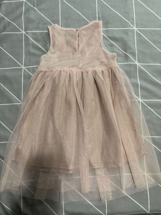 Розова тюлена рокля