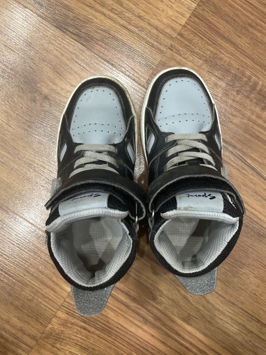 Продам ботинки на осень