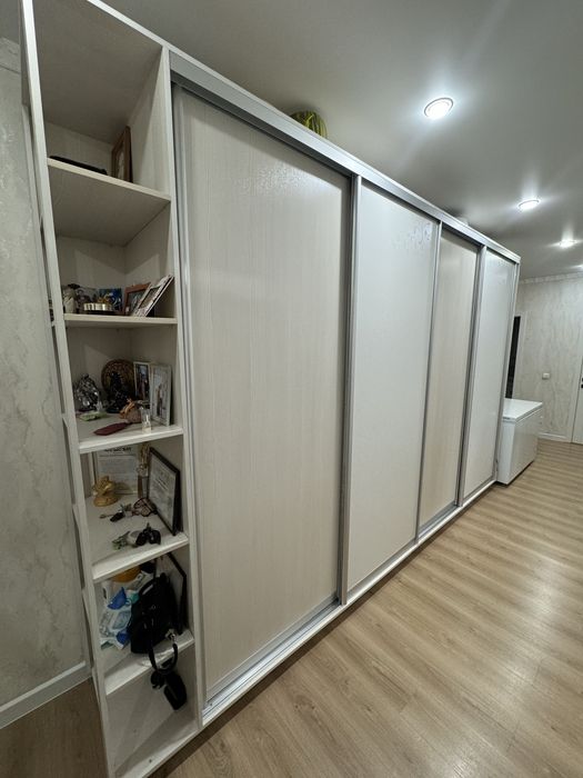 Продается шкаф-купе для прихожей