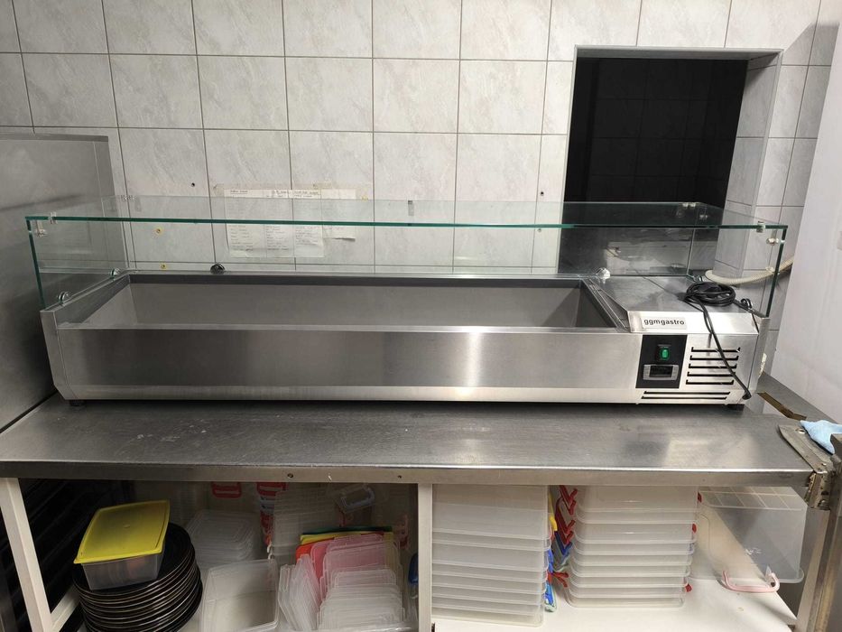 Vitrina frigorifica profesionala pentru ingrediente GGM in stare impecabila!