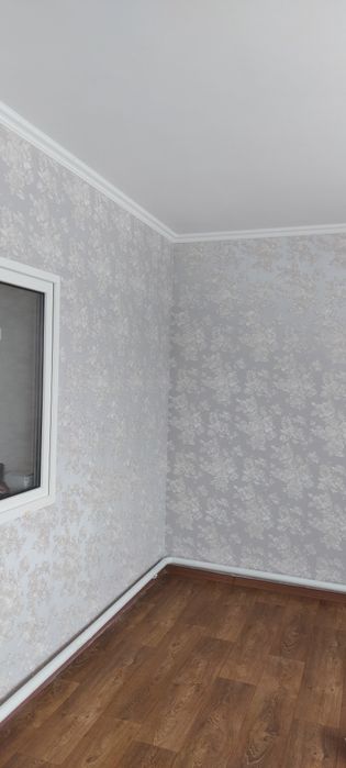 Клею ОБОИ. Ламинат. Плинтус.