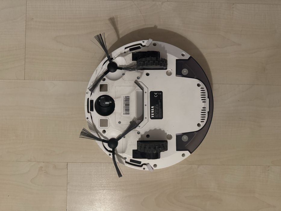 TESLA RoboStar iQ100  (aspirator inteligent)