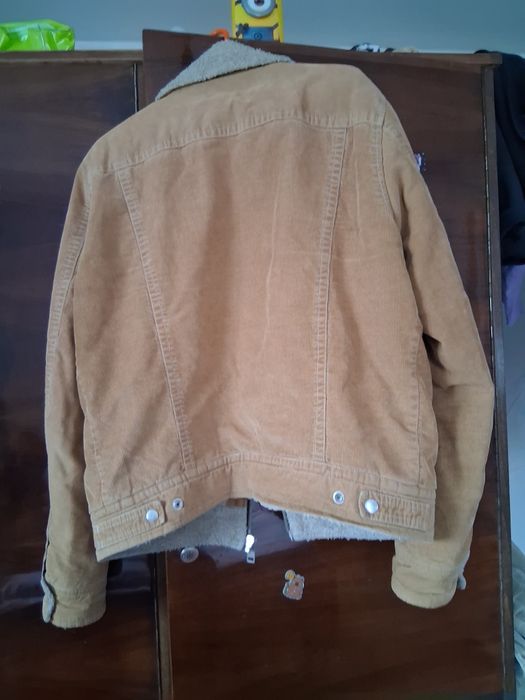 Giaca este cumpărată din anglia