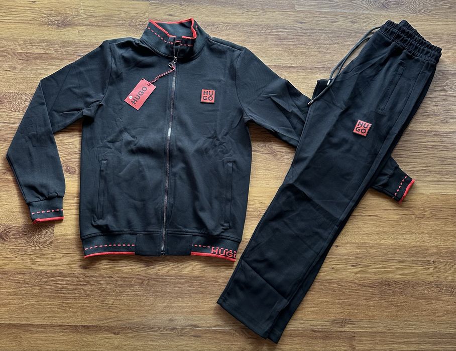 Мъжки,памучен,черен екип Hugo BOSS с гумирано лого и ципове на джобове