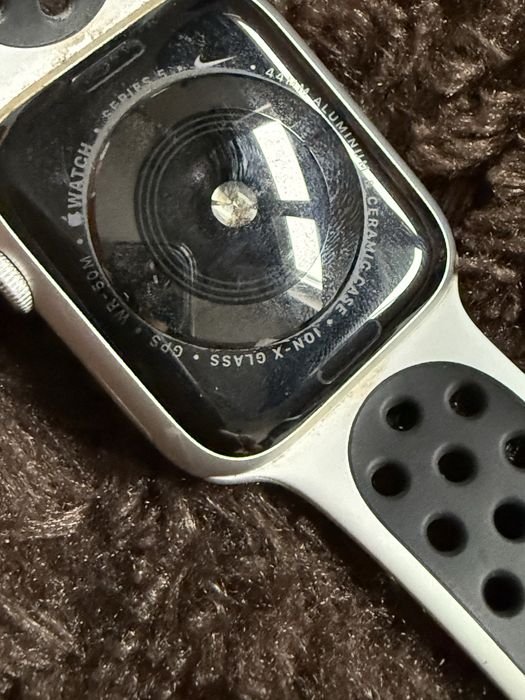 Часовник Apple Watch 5 Nike Edition