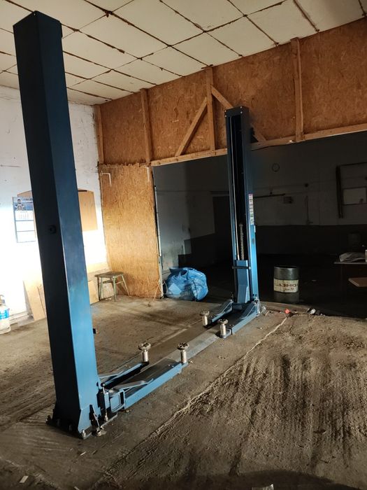 Elevator 2 coloane 220 V