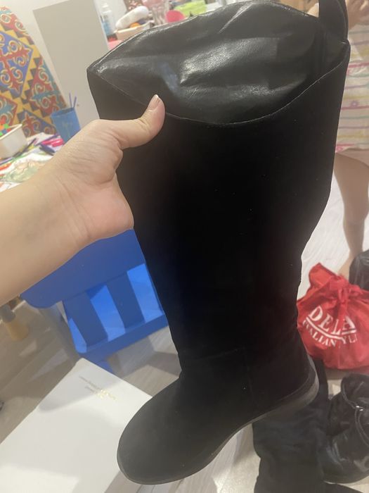 Отдам даром обуви 37-38 рр