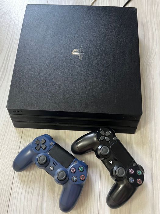 Продам плейстешен 4 про с играми  званите варианты обмена .