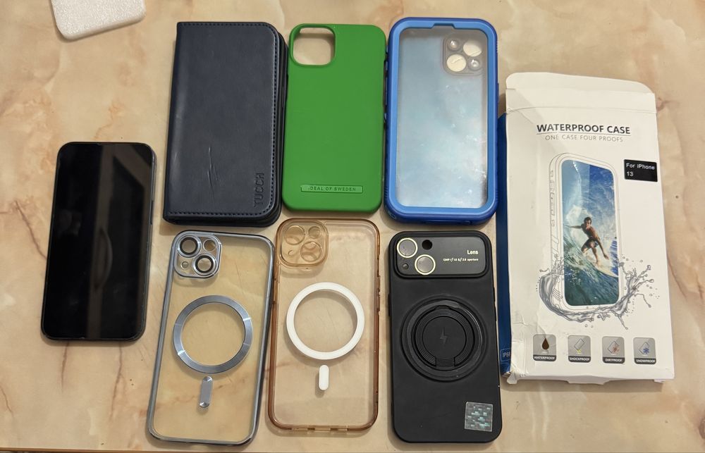 Iphone 13 128gb +5 folii de sticla + 6 huse