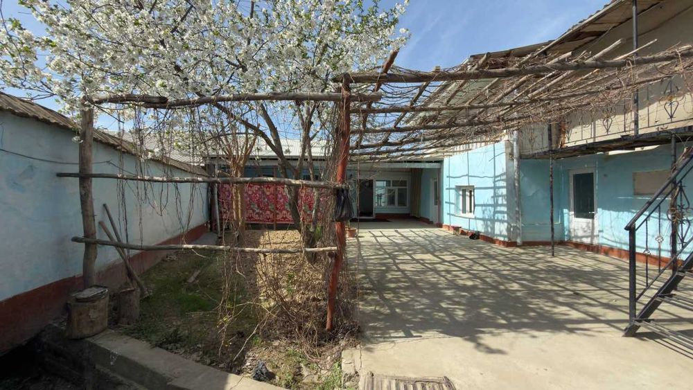 Продается 5 комнатный дом ,4 сотки земли в рабочем городке 36000$