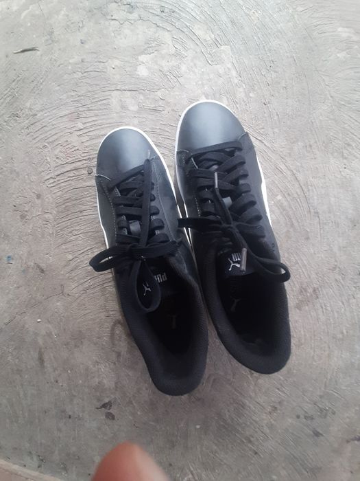 Vând adidasi puma aproape noi si bluza