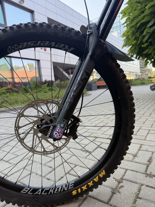 Bicicleta Downhill Commencal Supreme DH V4.4 2020 Marime M - stare foarte buna + Cadou Tricou MTB si 2 seturi de placute de frana