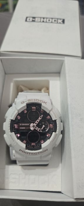 G-SHOCK дамски часовник бял