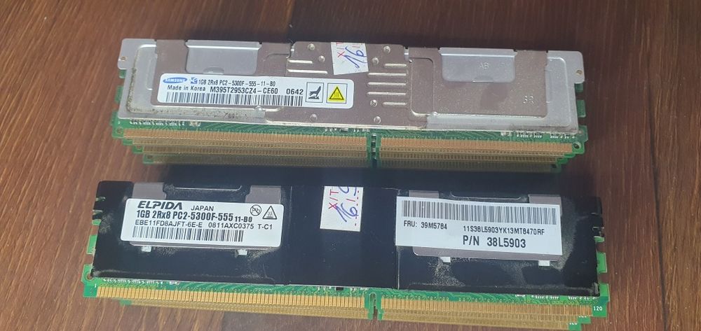 Vând 8 + 14 buc memorii DDR2