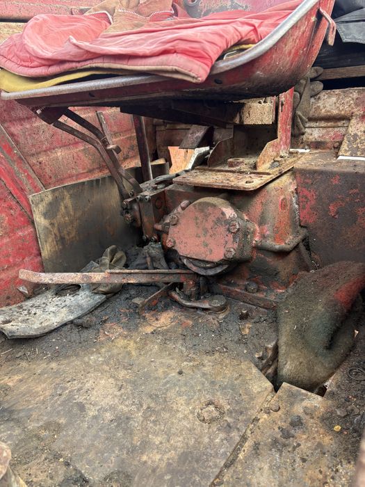 Tractor u 650 cu manobloc si frana de mana