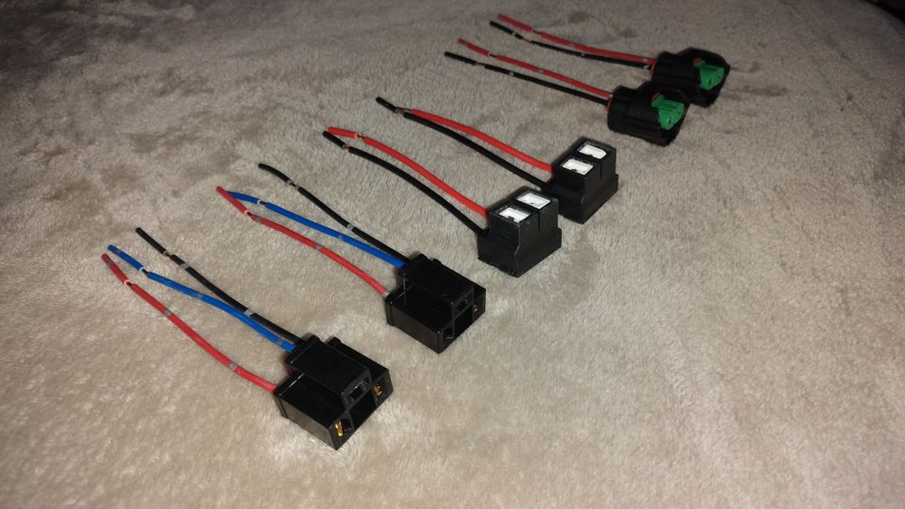 Set 2 mufe / Soclu pentru becuri H 11 , H 7 si H 4