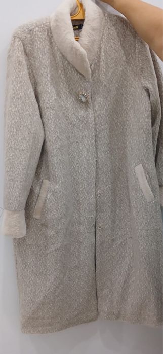 Одежды ,пальто,брюки,сумка.