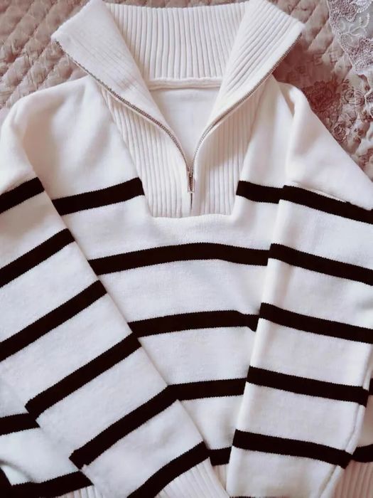 Женский свитер полузамок