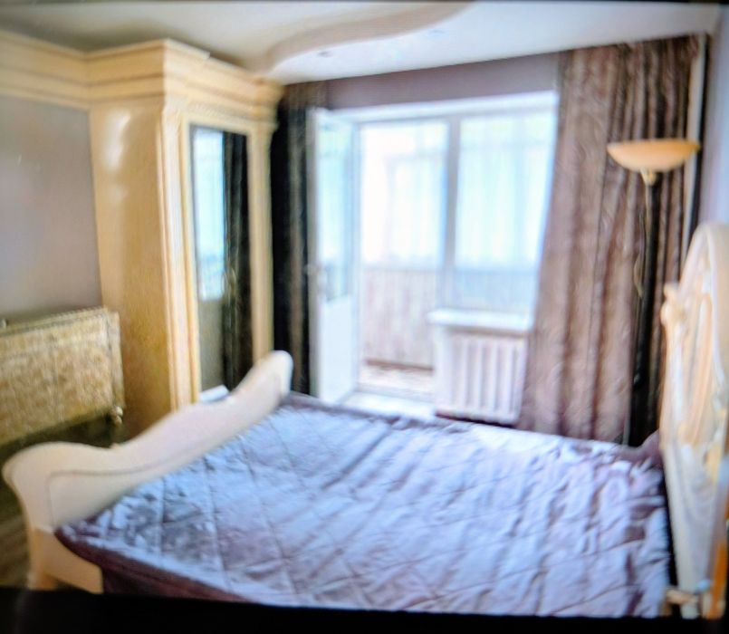 Двухспальная кровать и раскладной диван