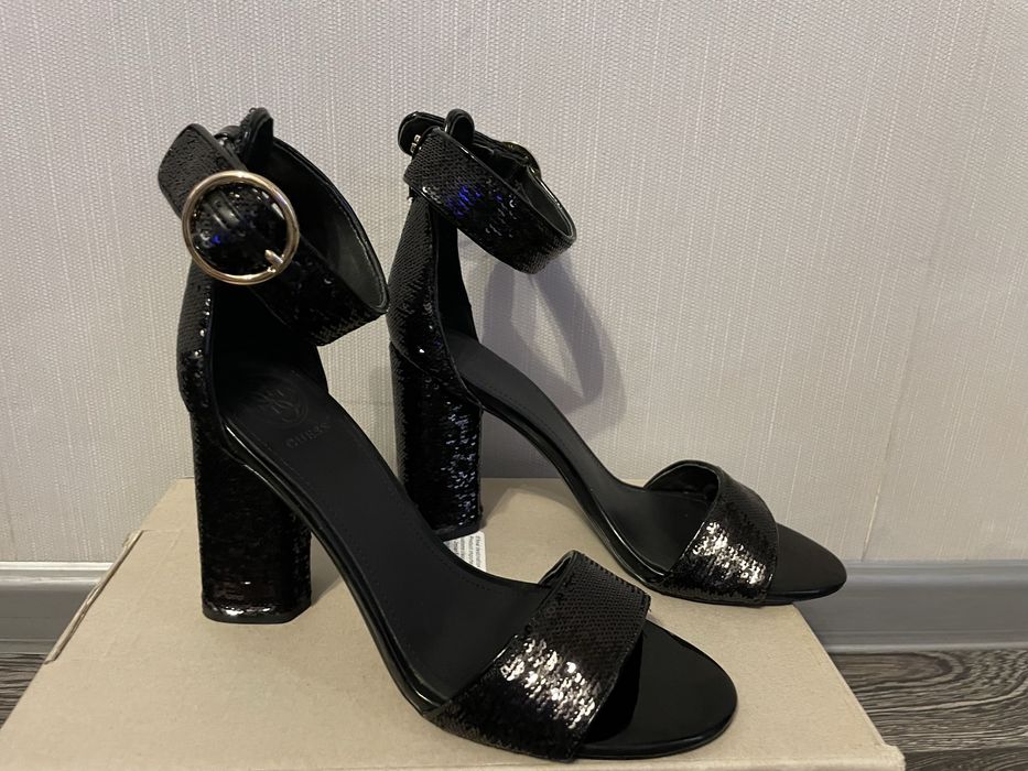GUESS сандали на ток