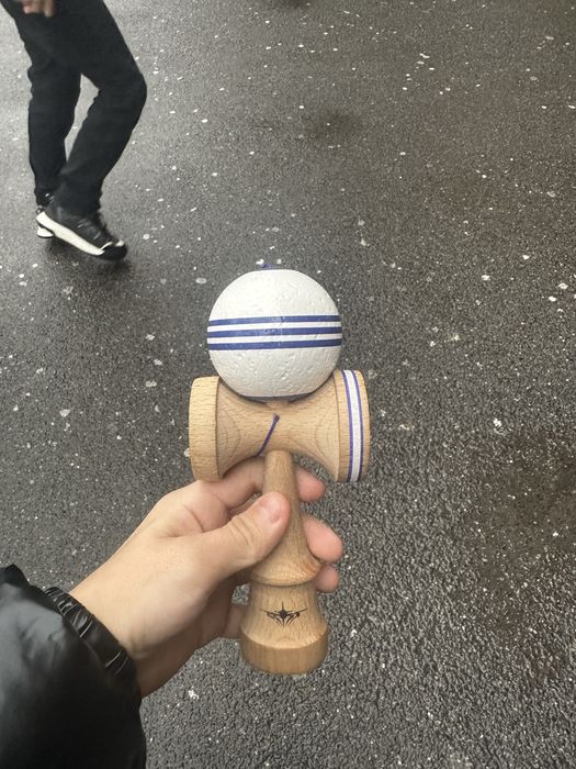 Kendama usa albastra sticky