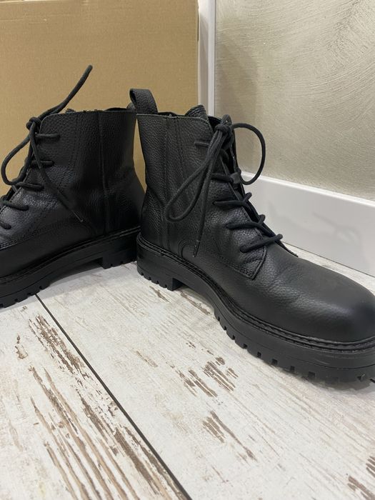 Дамски черни боти от естествена кожа Zara