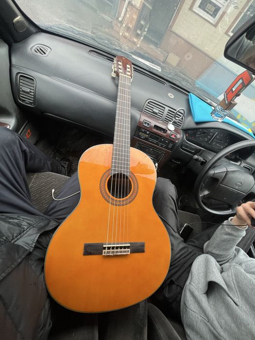 гитару  ямаха С40 и CD60 nat