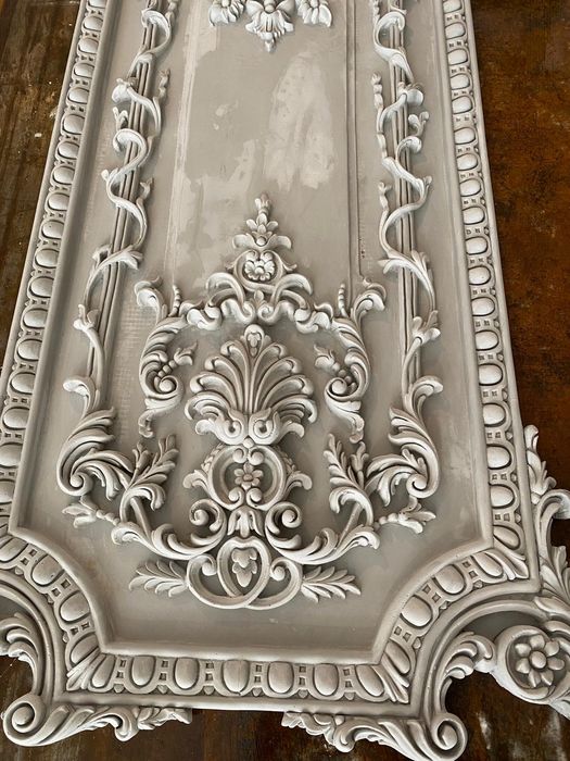 Ornamente decorative din ipsos pentru interior.