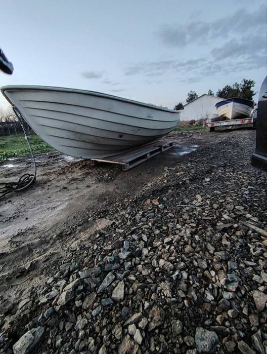 Vand barca merge și la mare