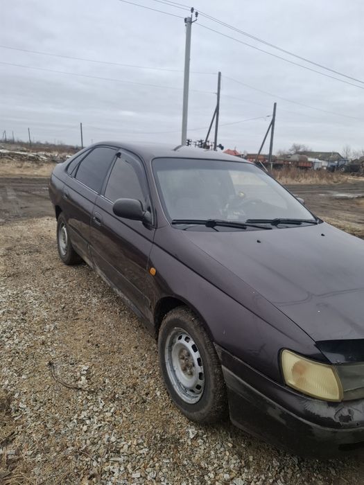 Тойота карина е продам