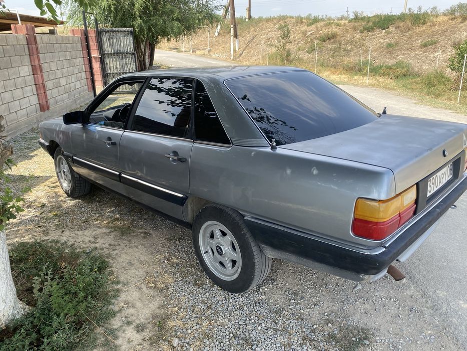 Продаю ауди сотку старушка