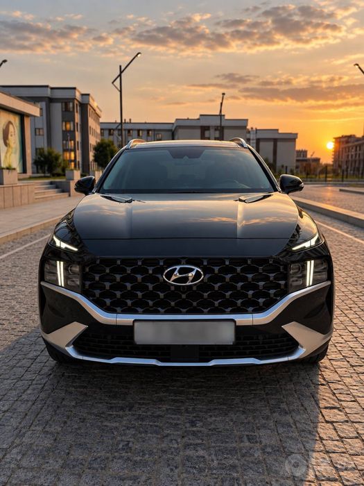 Продаю свой автомобиль Hyundai Santa Fe 2022 года