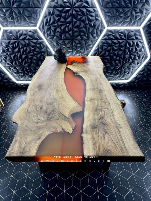 Трапезна маса от естествено дърво масив