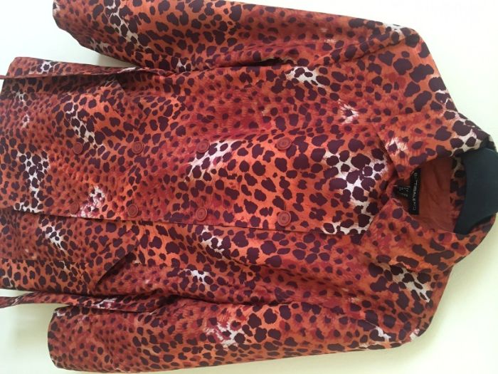 Продавам чисто нов шлифер марка BATTIBALENO