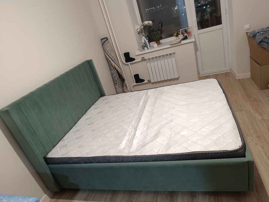 Продам кровать с матрасом