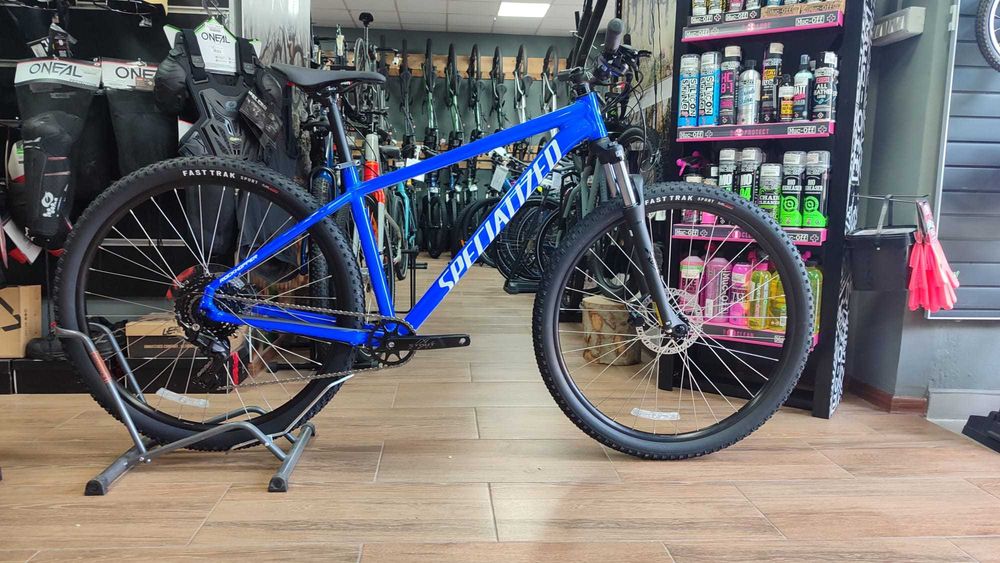 Bicicleta Specialized Rockhopper SPORT 29 L in stoc la Funky Sports