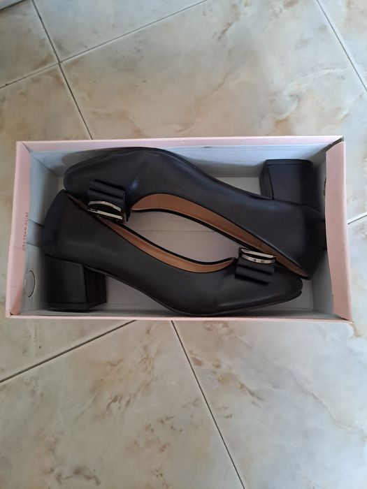 Черни     обувки